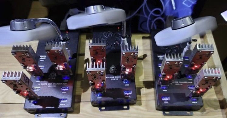 healthy_pockets's tweet photo. Una persona ha logrado minar un bloque de #Bitcoin con un USB y un par de ventiladores que le ha recompensado con 6,25 #BTC 😱

Fuente @BitcoinMagazine https://t.co/XBigUaXFCn