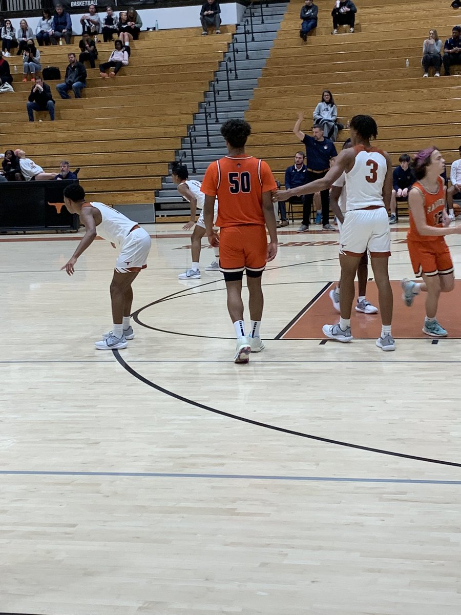 Lanier: 63
Habersham Central: 55

CJ Hyland, Justin Birch, Jayce Nathanial &amp; Tahai Morgan combine for 57 of Lanier’s 63 points. Osmar Garcia finished with 21P, 6R &amp; 5A for Habersham in the loss

<a href="/LanierHoops/">Longhorn Basketball</a> <a href="/HCHS_Basketball/">Habersham Central Basketball</a>