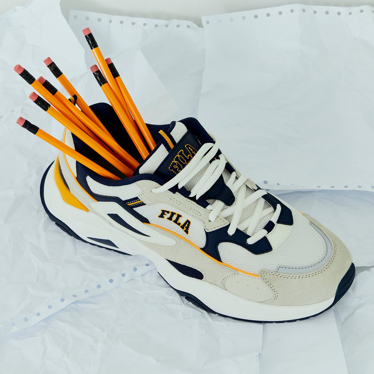 fila_korea's tweet photo. #MBTI NF타입
유니크한 컬러 웨이로 남다르게⚡

#정의로운 #ENFJ #창의적인 #ENFP
#섬세한 #INFJ #열정적인 #INFP 를 위한 스타일링

✔RAYFLIDE
✔Color : Blue &amp; Yellow
▶https://t.co/nYrd3xKMZl

#휠라 #FILA #레이플라이드 #RAYFLIDE
#운동화 #스니커즈 #캐주얼  #데일리 #아웃핏 https://t.co/XlN6XCOTez