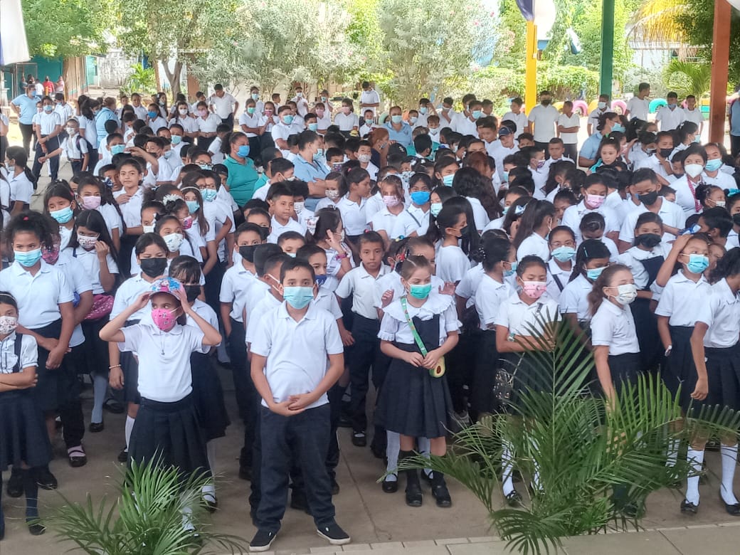 Todos los Centros Educativos del municipio #SanRafaelDelSur dieron por aperturado el año escolar 2022 #BuenCicloEscolar22 con la participación de Estudiantes, Padres y Madres de familia, Docentes y Personal Administrativo

#EnVictoriasEducativas por gracias de Dios 🎉
