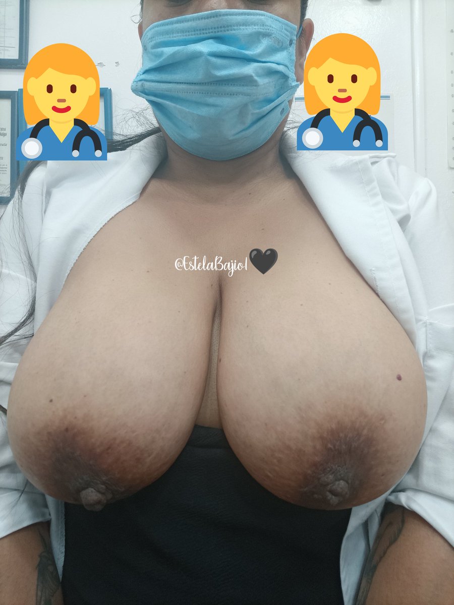 Sabían que la fantasía de muchos es llegar al consultorio y encontrarme con las #tetas de fuera, cómo va ser 😂😂😂
Imaginense ustedes 🤷🏽‍♀️🤭
#TetasJugosas 
#MartesDeRusas 
#MartesDeTetonas
#MartesDeTetazas
#exhibicionismoméxico 
#exhibitions