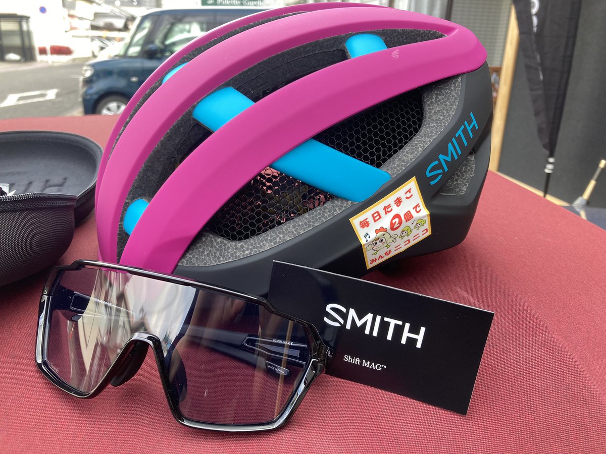YoshikiCarr's tweet photo. 今年はSmithで首より上は完全防御!
調光レンズ最強! https://t.co/UemKrLgwr8