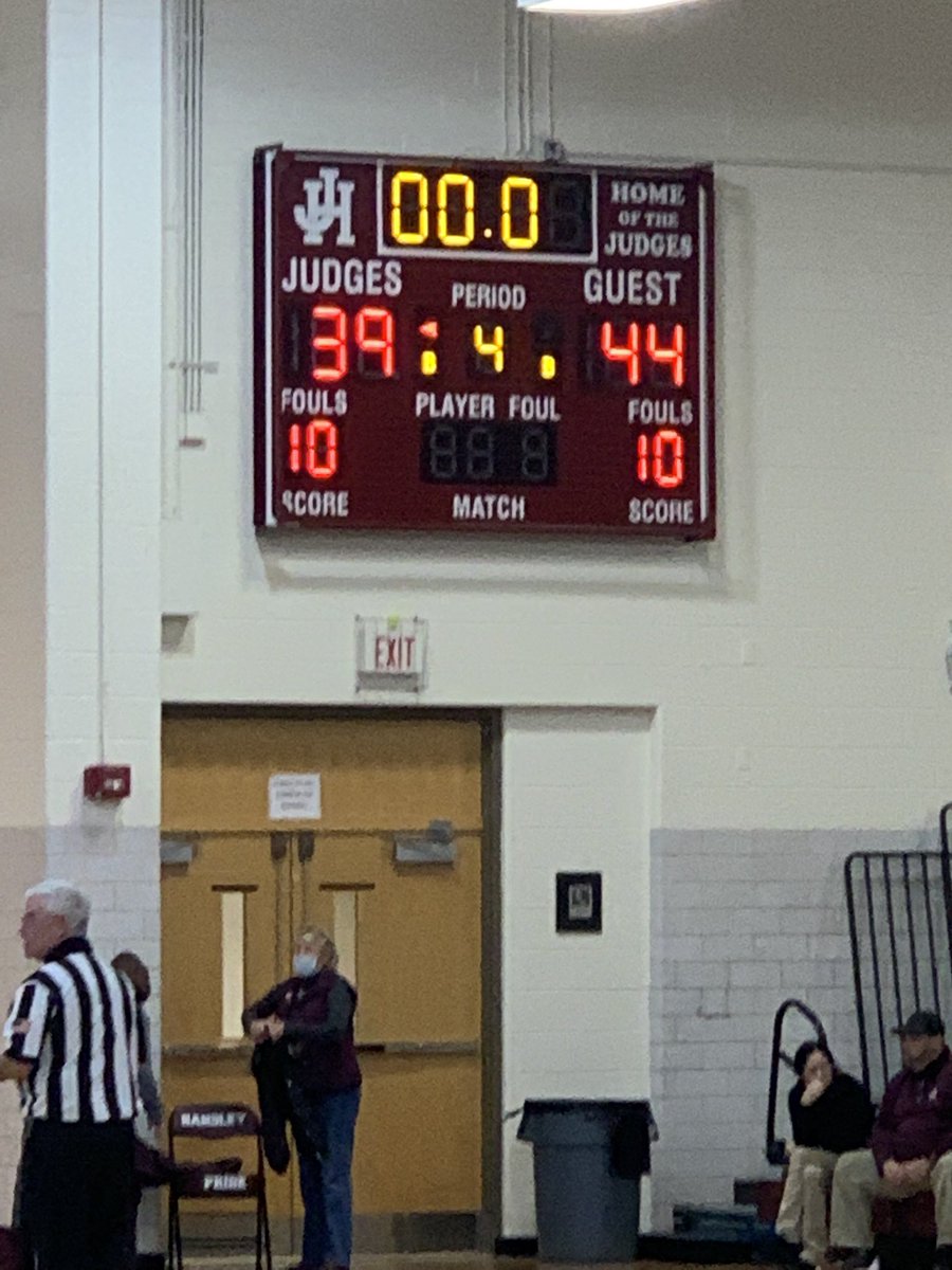FauquierLady's tweet photo. The Varsity Fauquier Lady Falcons take the WIN in overtime over the Handley Judges 44-39 #TogetherWeWin #RegardlessWeWin https://t.co/wuxyCNHupU