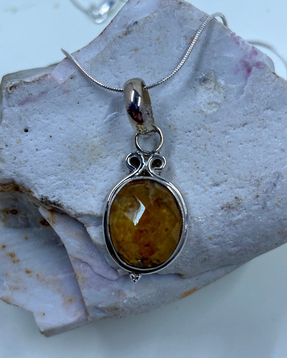 shop_lunabee's tweet image. Natural Orange Morganite Healing Crystal Necklace / 925 Sterling Silver etsy.me/3qZq1Dd #etsy