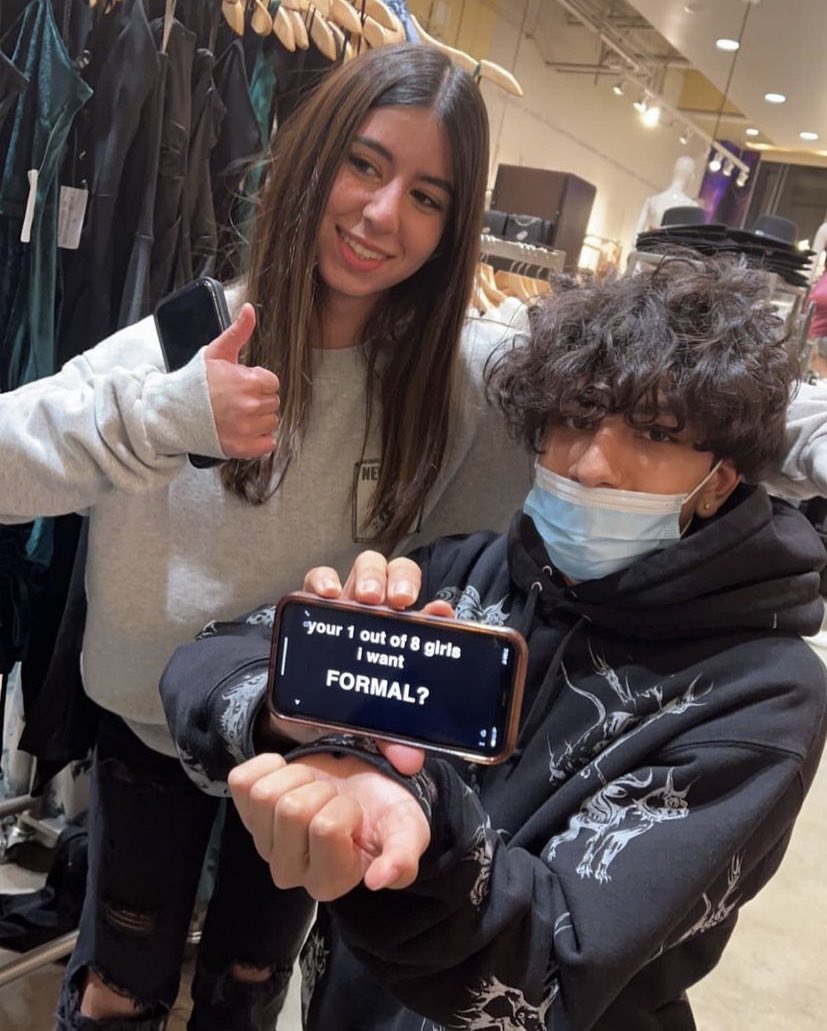 AWGE_SALAR's tweet photo. so my brother asked a girl to formal..😭😭 bro Pushin 🅿️ fr🤞 https://t.co/H7ovdAhB2H