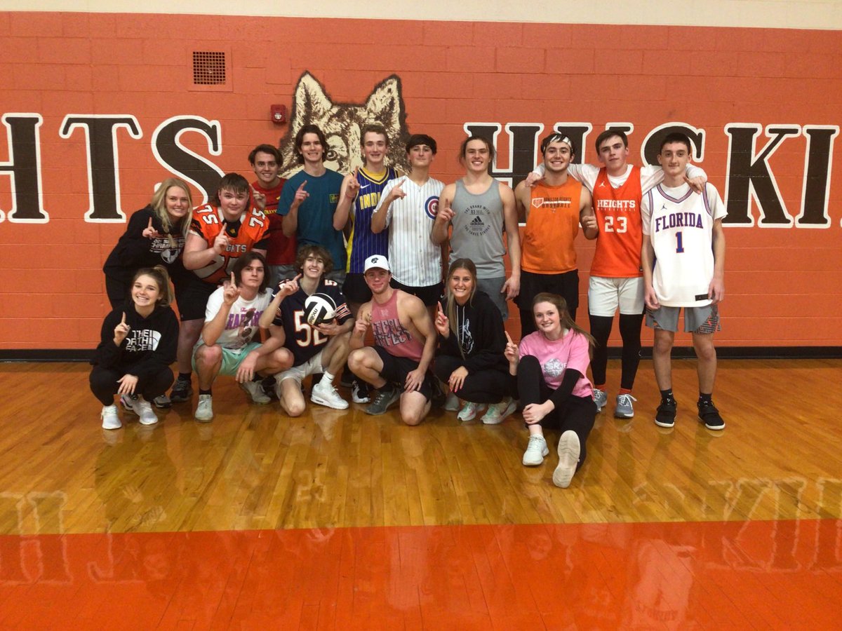 LHippensteel1's tweet photo. CONGRATULATIONS to the seniors who won the HHHS Winter Homecoming volleyball tournament!  Pic#1 Seniors, Pic#2 Freshman &amp; Pic#3 Juniors https://t.co/MI7Vi5PL5k