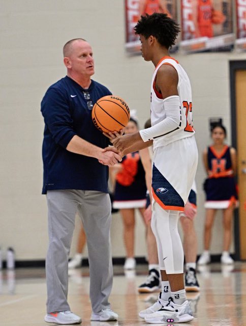 Congratulations <a href="/The_Micah_Hill/">Micah Hill</a> on 1,000 career points for Rogers Heritage Basketball. #WESOAR🦅 📷:<a href="/mastrickland419/">markstricklandphotos</a>