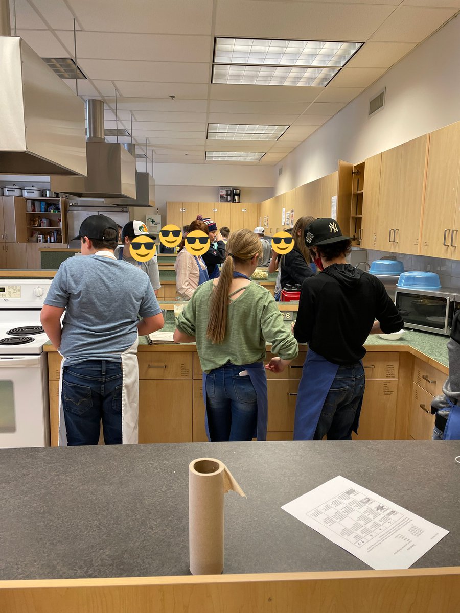 CHSPS2's tweet photo. Love seeing kids cooking!! They were trying to use up ingredients so there was a real selection today!! #Foodsclass #culinaryarts #yum #smelledgood https://t.co/gqqBdr13sR