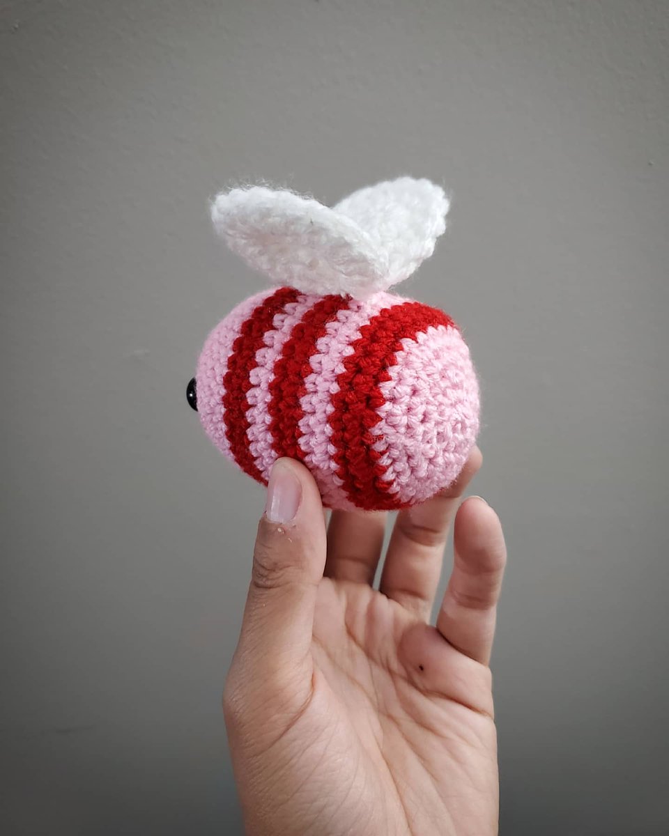 Will you bee mine? First time making a bee in the 3 years I've been a crochet artist. Pattern by hooked by Robin. 
#crochet #EtsySeller #SmallBusiness #tuesdayvibe #bee #bumblebee