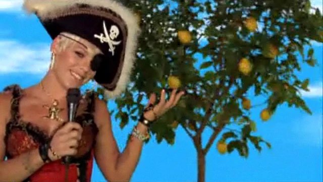 buggirl's tweet image. do y’all remember when P!nk was on Spongebob singing about skurvy😭😭😭 y the fuck did that happen