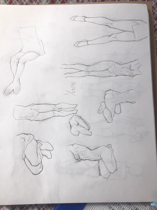 人体模写を毎日しています。

ポイントは、これだけ描けば誰でも描けるようになるだろうというレベルまで量をこなす事です。 
