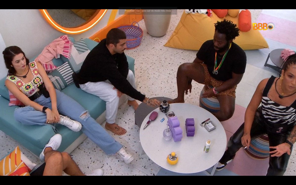 "Fez esse discurso pra apimentar a casa." (Paulo)
"Não é apimentar, é movimentar." (Linn)

É ELA. #BBB22