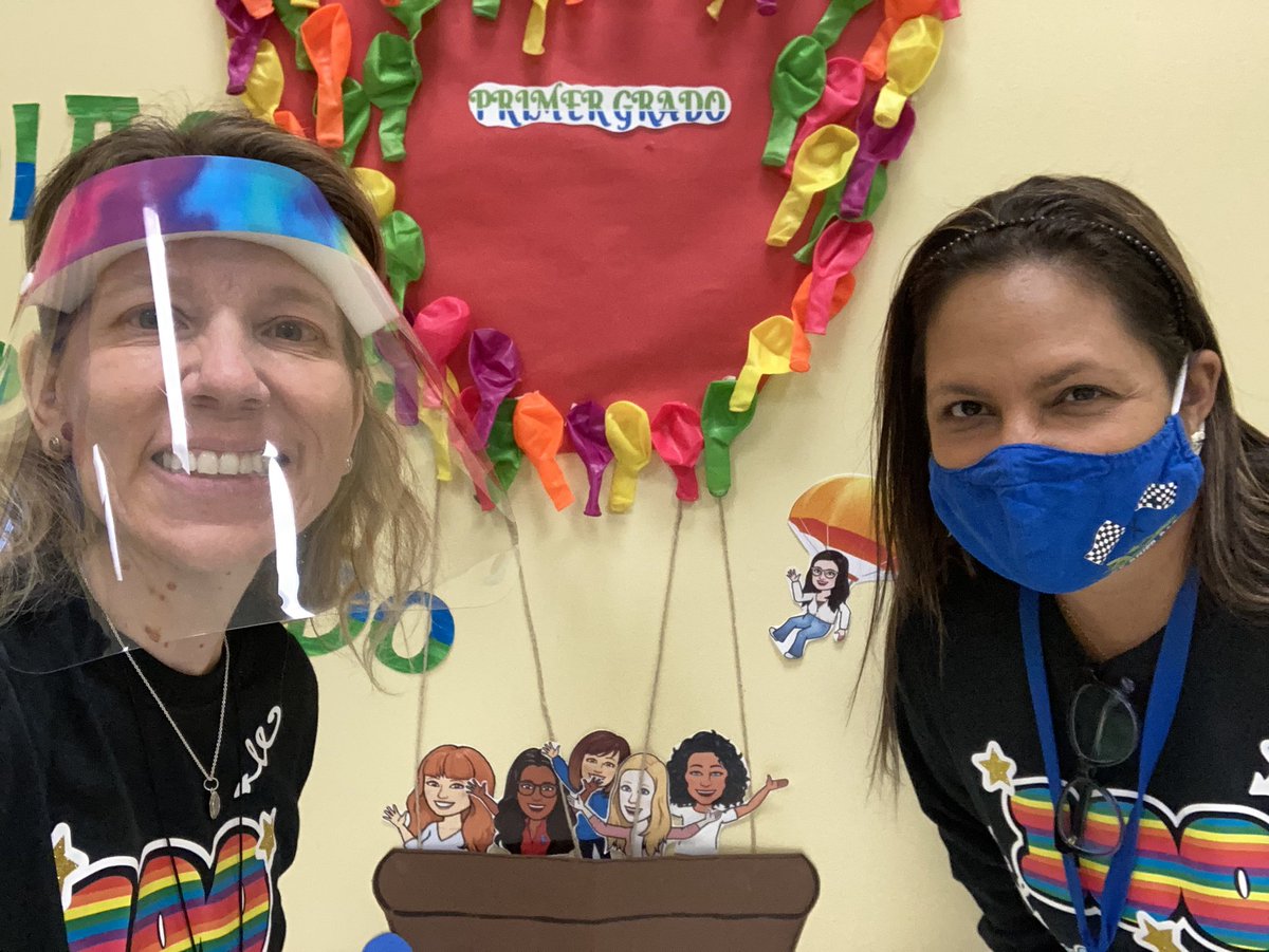 IsabelSeplved17's tweet photo. 100 days of school 👏🏻👏🏻🎉🎉!!! At Rocky River Elementary School. The best First Grade Team Ever 💙 @ParticipateLrng @MicheleMacumber #unitingourworld https://t.co/1QMhhb6MF4