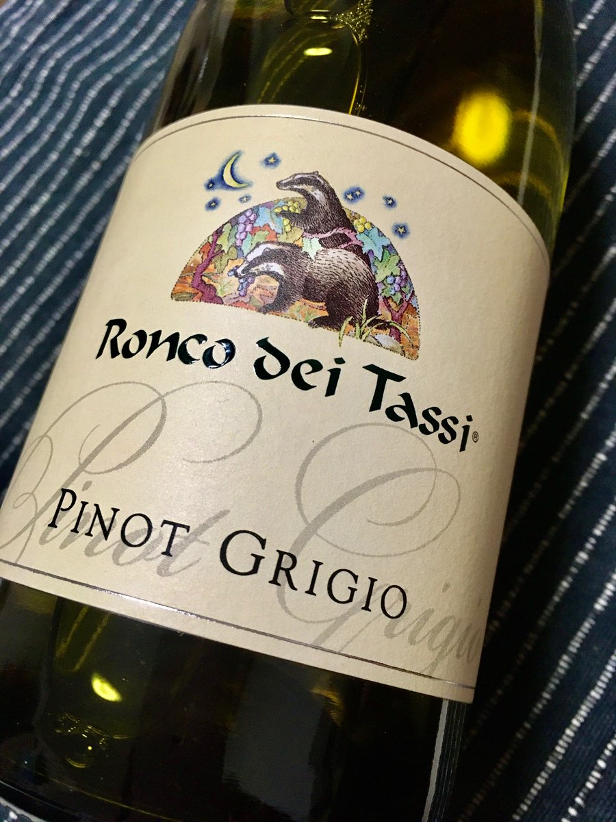 sakimizutani's tweet photo. RONCO DEI TASSI
PINOT GRIGIO
昨日引き取りに行ったもう1本のワイン。
こちらも自分が今より(今もだ)🤣右も左もわからない時に扱っていた物で、
想い出を買ってきました。
なんでアライグマの絵?って思っていましたがアライグマじゃないし🤣。
#roncodeitassi
#pinotgrigio
#vino
#wine https://t.co/Xq6FF5jUoR