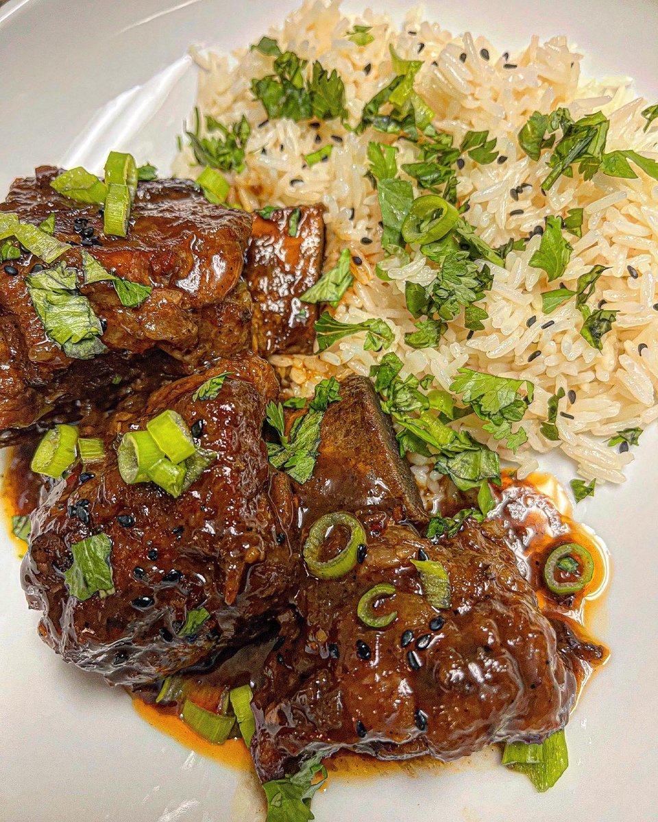 cooks_bee's tweet photo. Skipping #keto for the night. #Korean braised short ribs for dinner.
#EatWell
#BeeCooks https://t.co/KAfjqr3igN