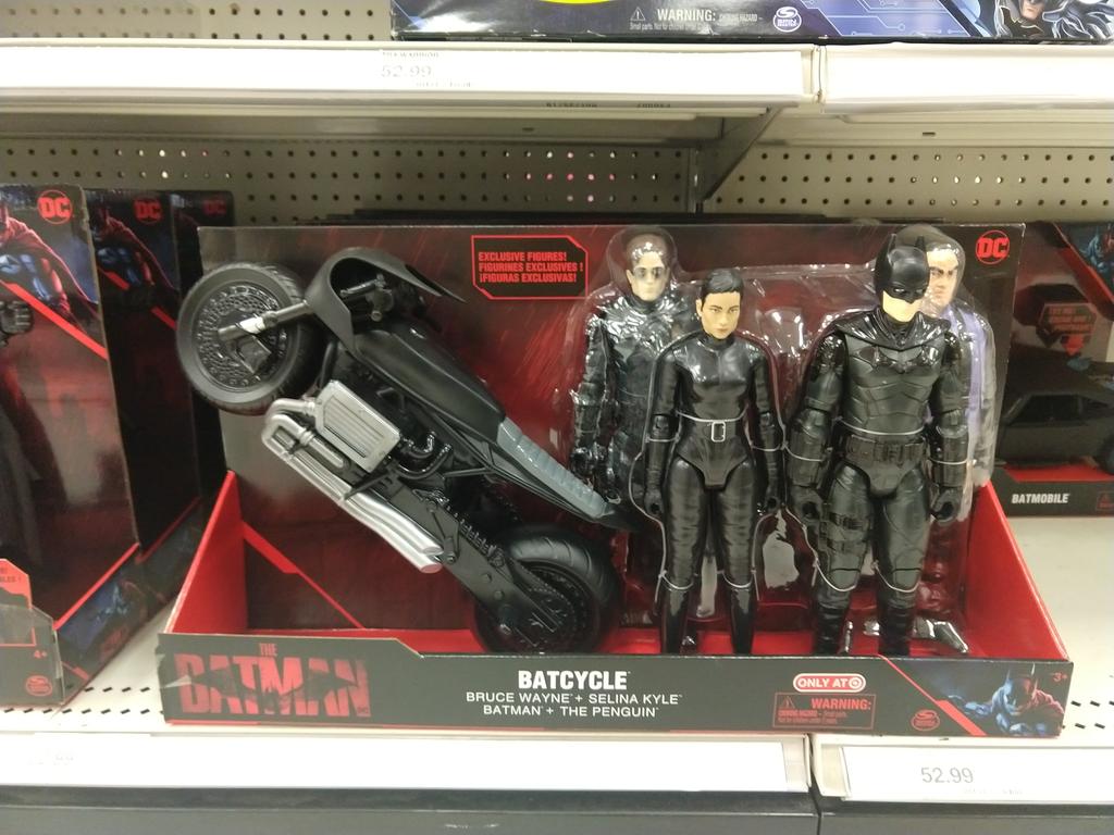 DCSpinMaster's tweet photo. Found the first four figures AND a target exclusive 4 pack of 12" figures! https://t.co/6GTTy1mCKj