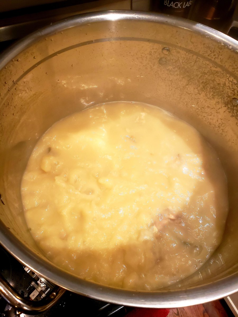 Preparing my first Tonkotsu broth. Hope it will be good! https://t.co/rxFX1QPzSv