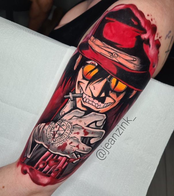 New tattoo! You know I love Hellsing, right? 🦇  A&iacute; gente! O @MJeanMT mandou mtooooooo no meu Alucard<a href="/tag/hellsing"class="tags"><span>#hellsing</span></a><a href="/tag/hellsingtattoo"class="tags"><span>#hellsingtattoo</span></a>