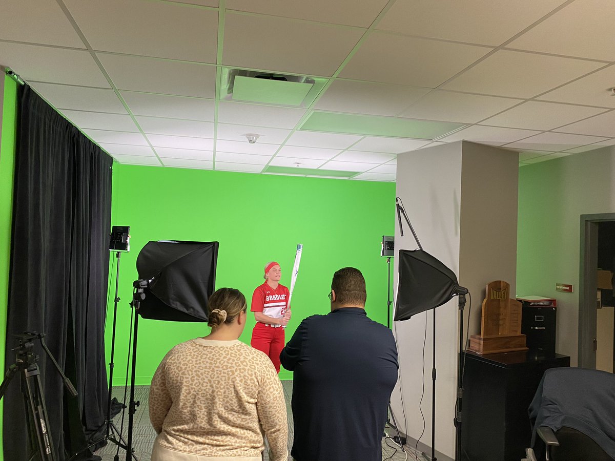 BradleySoftball's tweet photo. Little behind the scenes of todayβs media day! π
±οΈ #BUSB22 https://t.co/cg0ulAttHM