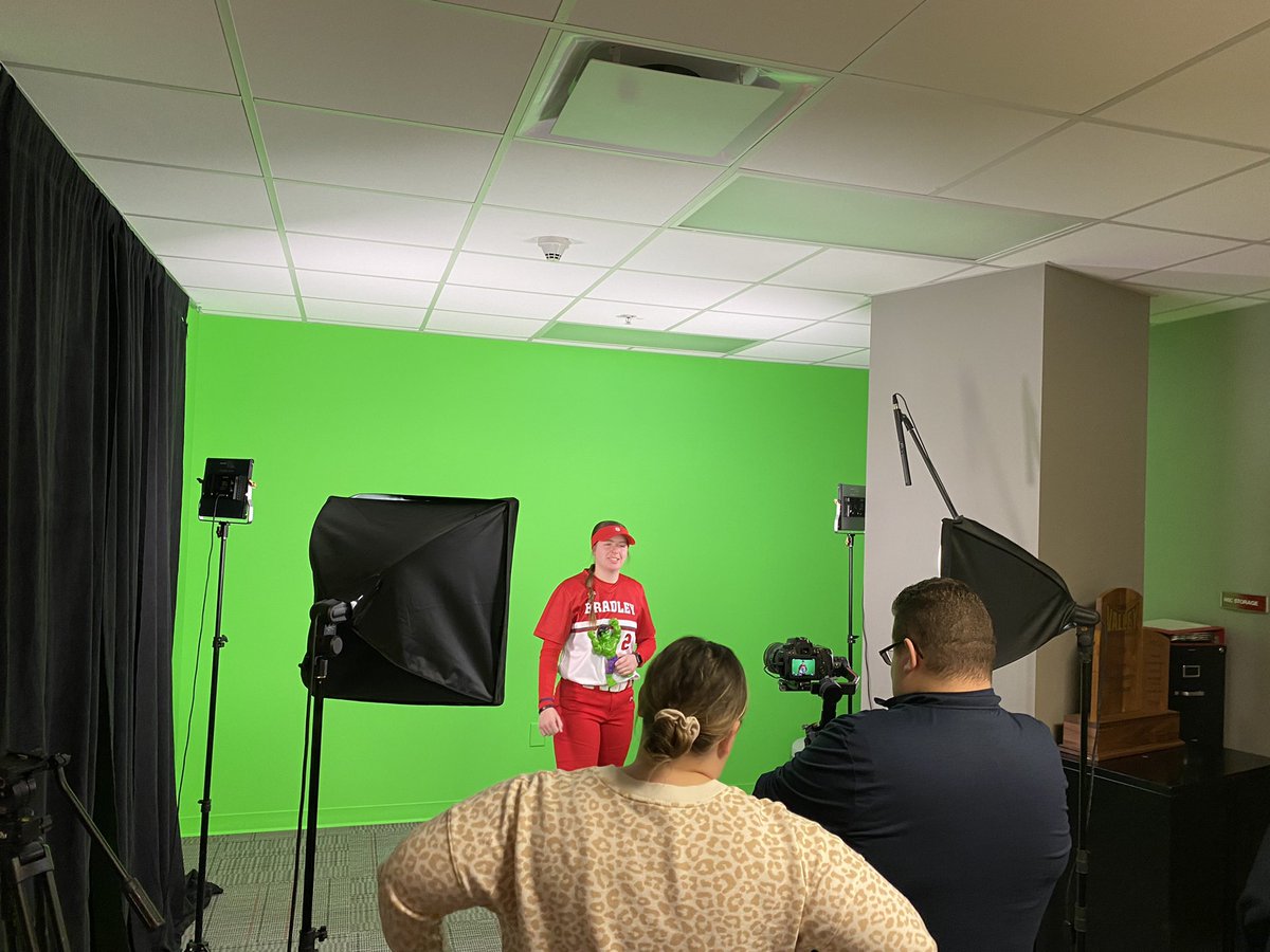 BradleySoftball's tweet photo. Little behind the scenes of todayβs media day! π
±οΈ #BUSB22 https://t.co/cg0ulAttHM