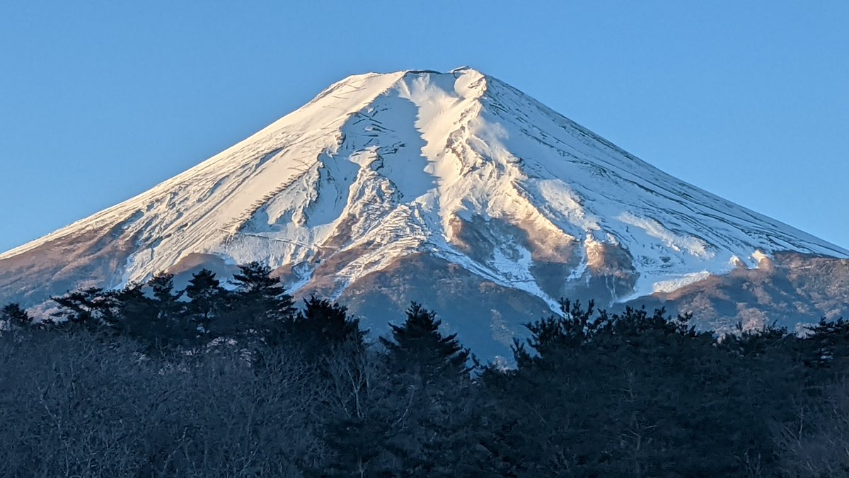 おはようございます!ホテルベル鐘山•伊達です。今日も富士山がきれいです。 ここ数日、冷え込むとのことですので、暖かい服装で、お越しくださいね。 【＠ホーム宿 ホテルベル鐘山 富士山リゾート＆ビ