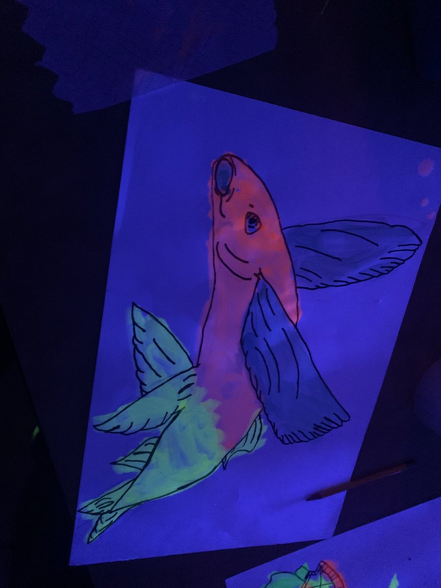 Way to GLOW to our awesome art teacher for today’s fun lesson @taralarsenART