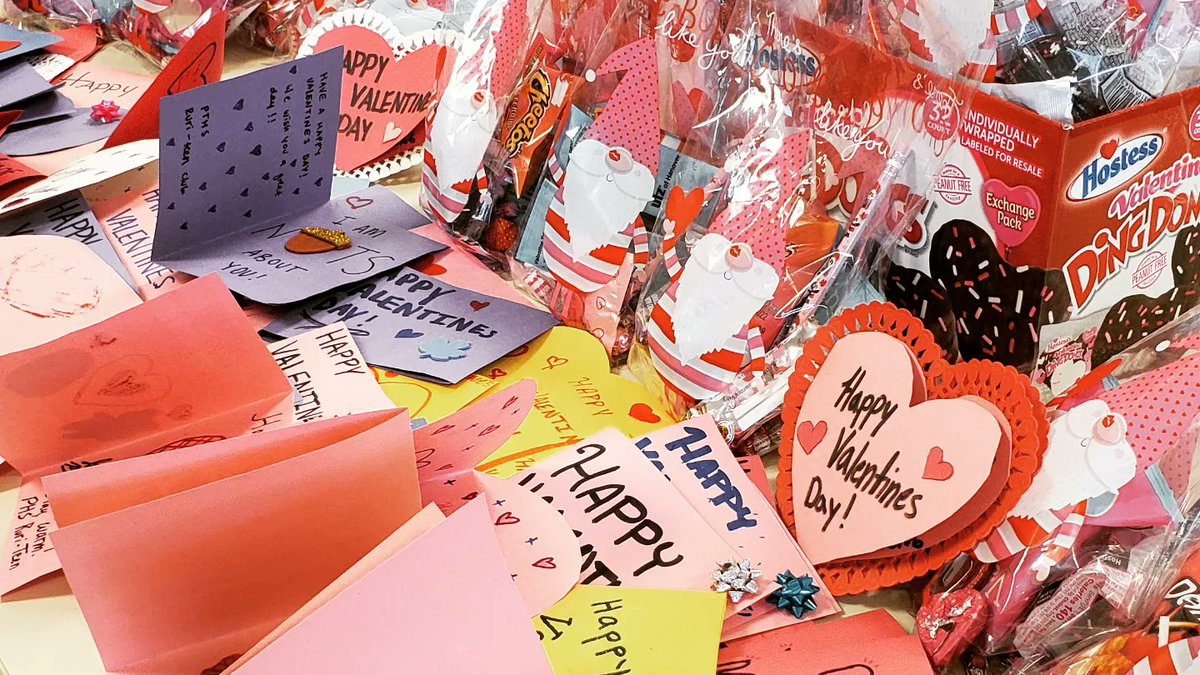 PHSRuriteens's tweet photo. At our January meeting, we assembled Valentine's Day treat bags for 40 youth residents at SERVE in Manassas. We also made cards to share a message of kindness with each child💘
"Pioneering Change through Community Service!"👐👣🇺🇸💙
#youthservice #youthleadership #KindnessMatters https://t.co/9OTgUKQudg