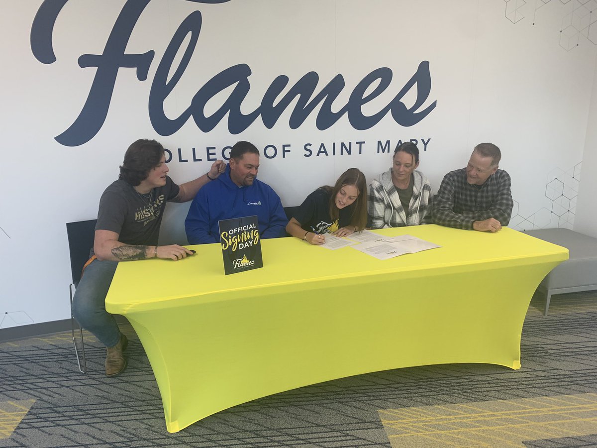 It’s official! <a href="/elisafranke_/">elisa franke</a> is a 🔥!