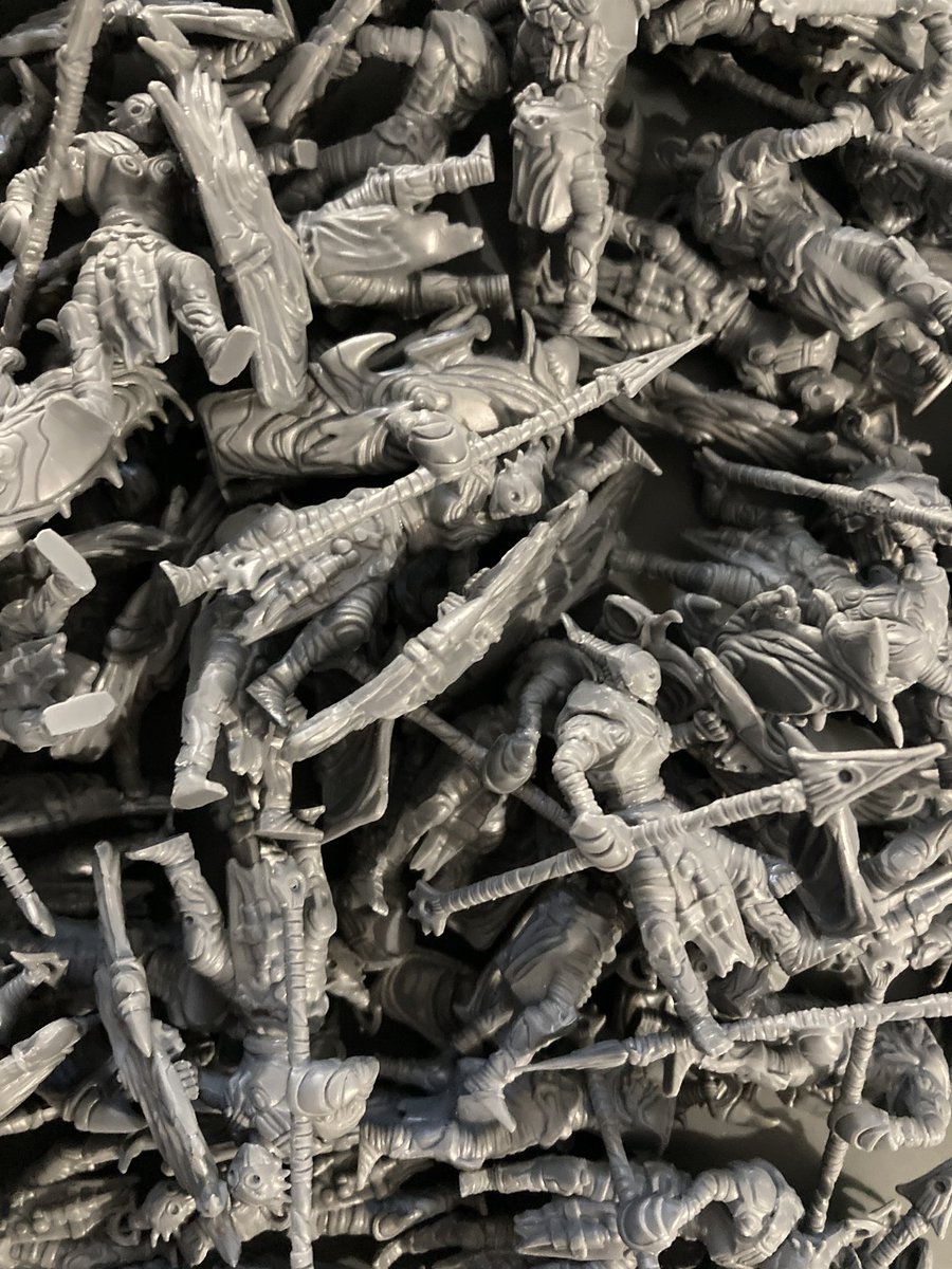 REALMOFFIRE's tweet photo. A pile of WIP Force Grown Drones *really does* sort of look like a pile of cockroach carcasses! @PBWargames #buildingConquest #SpiresConquest https://t.co/dWF0BAknul