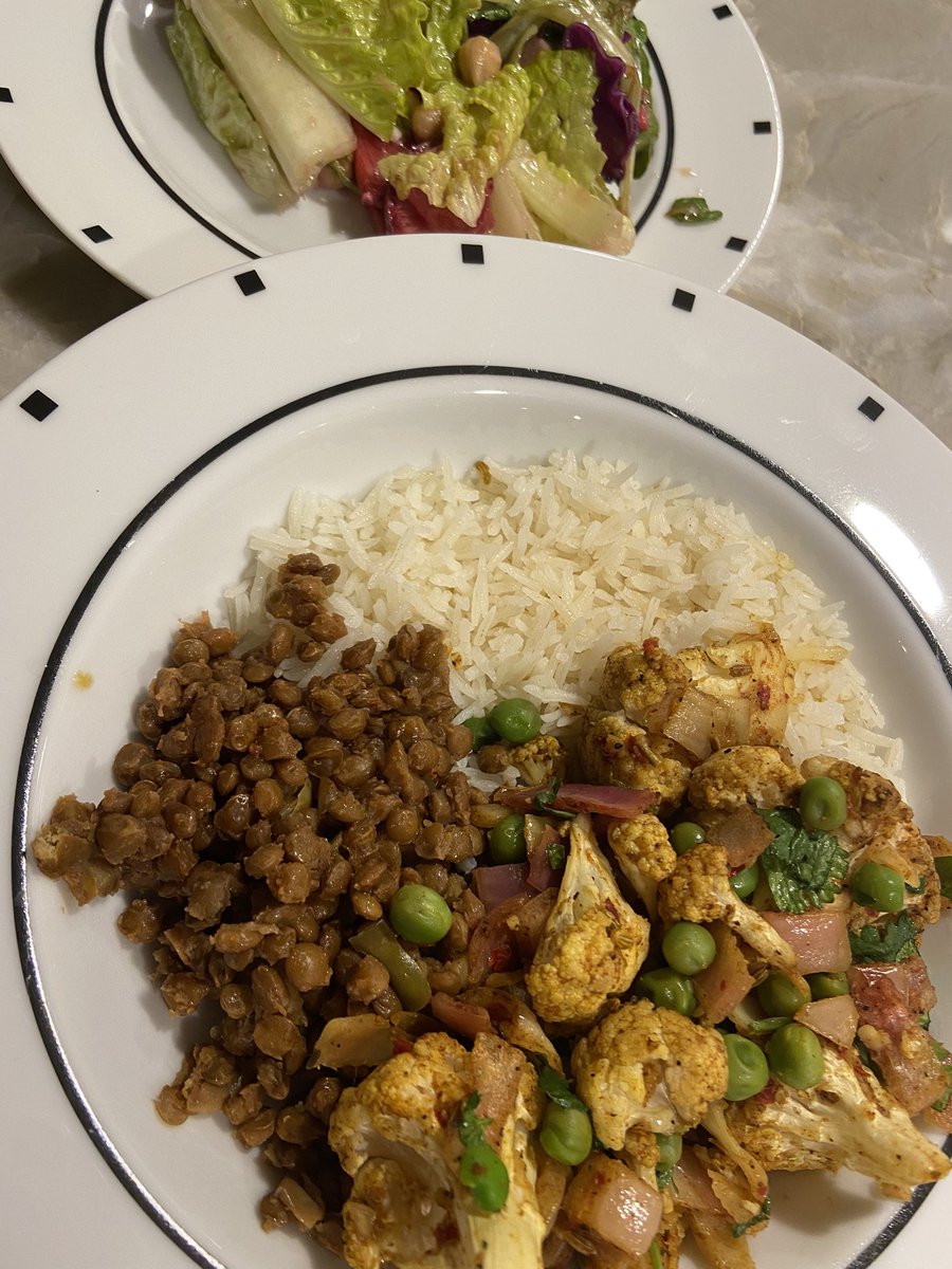 Easy to create a quick, satisfying, delicious meal. Only if you have leftovers AND <a href="/AmericasMade/">Sofrito Foods</a> lentils. Thank you, Fillo’s!   #Goodfood #localfood #Vegan #plantbased #quickmeals #sustainable #MeatFreeMonday