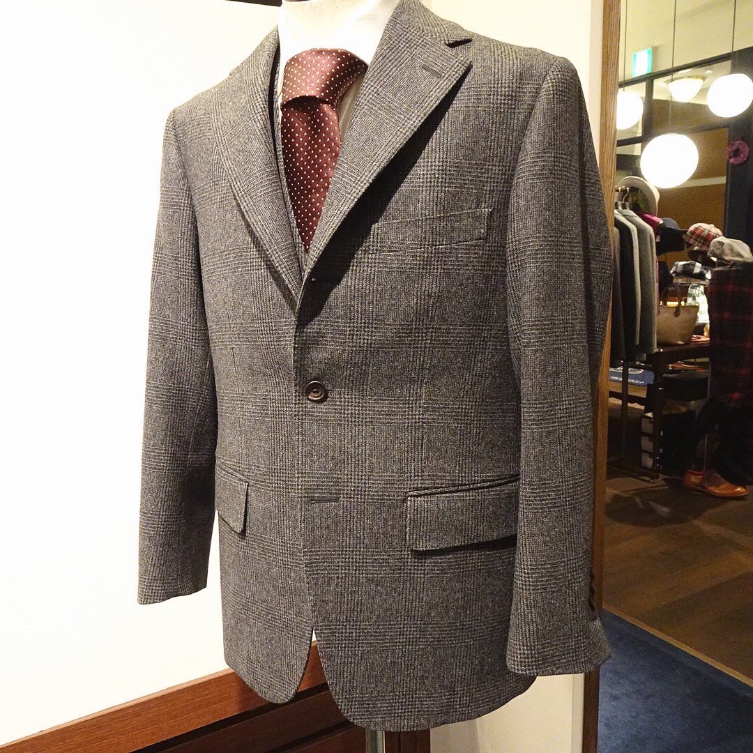 noma56's tweet image. 英国・ハリソンズ FLANNELSコレクション、分厚い紡毛フランネル チャコールグレー・グレーンチェック柄のブリティッシュなスリーピーススーツです。

#bespoketailoring #harrisonsofedinburgh #ハリソンズスーツ #フランネルスーツ #スリーピーススーツ #グレーンチェックスーツ #野間洋服店 
#tt