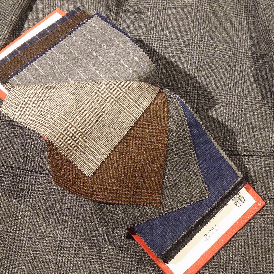 noma56's tweet image. 英国・ハリソンズ FLANNELSコレクション、分厚い紡毛フランネル チャコールグレー・グレーンチェック柄のブリティッシュなスリーピーススーツです。

#bespoketailoring #harrisonsofedinburgh #ハリソンズスーツ #フランネルスーツ #スリーピーススーツ #グレーンチェックスーツ #野間洋服店 
#tt