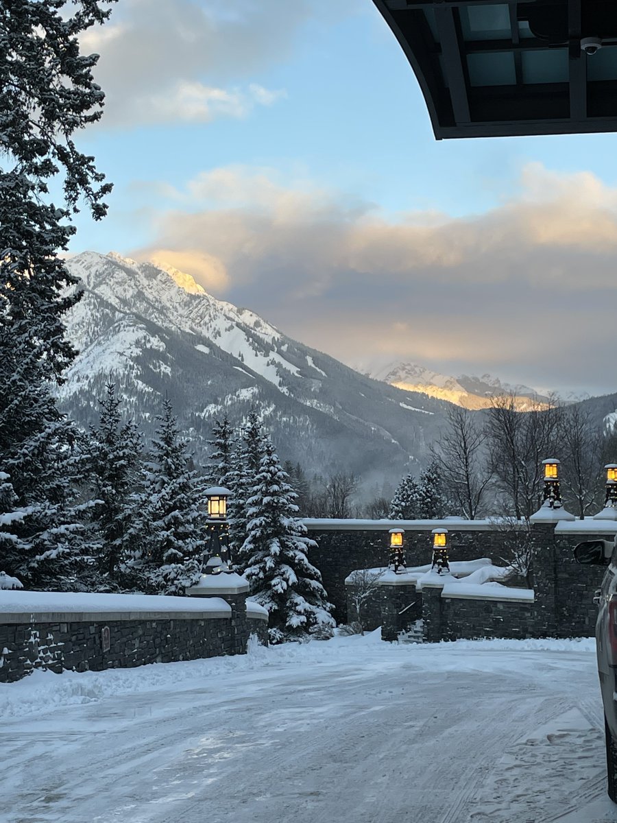 bzitojr's tweet image. Good-bye and thank you to the wonderful folks at Banff Springs Hotel. Beautiful place, fantastic hosts! #banff #TimeToHunt