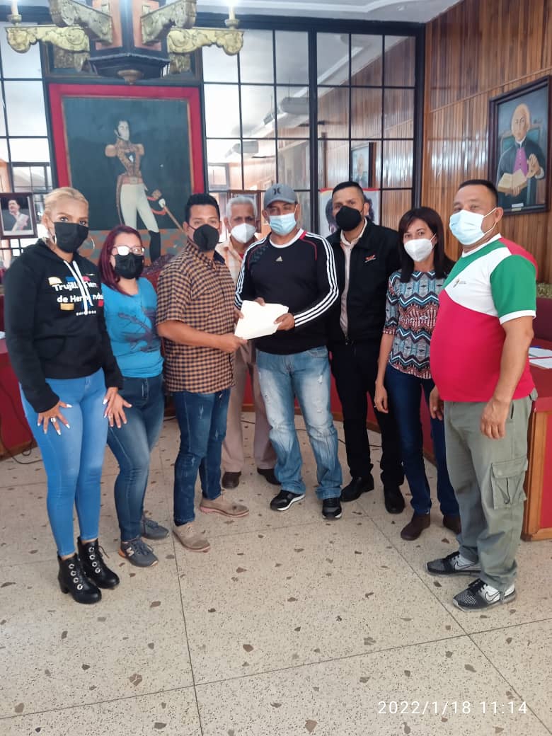 DeportTrujillo1's tweet photo. Hoy en la cámara municipal se llevó a cabo Presentación oficial del Proyecto "Ordenanza del Instituto Autónomo Municipal del Deportes Alcaldía de Trujillo" que procederá a ser revisado, discutido, consultado para pronta aprobación 

En Trujillo seguimos trabajando por el deporte! https://t.co/nyKu1gK8lk