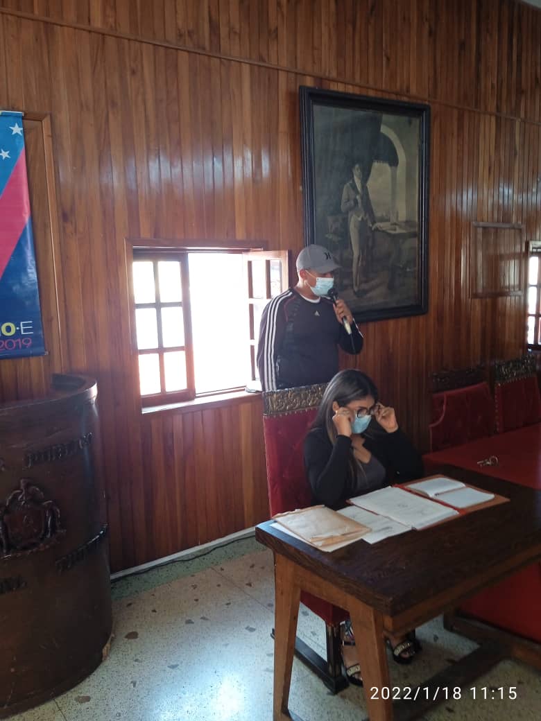 DeportTrujillo1's tweet photo. Hoy en la cámara municipal se llevó a cabo Presentación oficial del Proyecto "Ordenanza del Instituto Autónomo Municipal del Deportes Alcaldía de Trujillo" que procederá a ser revisado, discutido, consultado para pronta aprobación 

En Trujillo seguimos trabajando por el deporte! https://t.co/nyKu1gK8lk