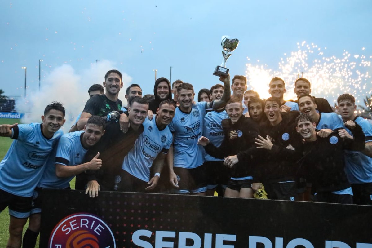 ErreaArgentina's tweet photo. Trabajando en equipo, con humildad y pasión.💪   
¡Para seguir compartiendo lindas noticias! 🏆

#belgrano #piratas #SerieRdeLP #futbol #Uruguay https://t.co/EceBIJtmDj