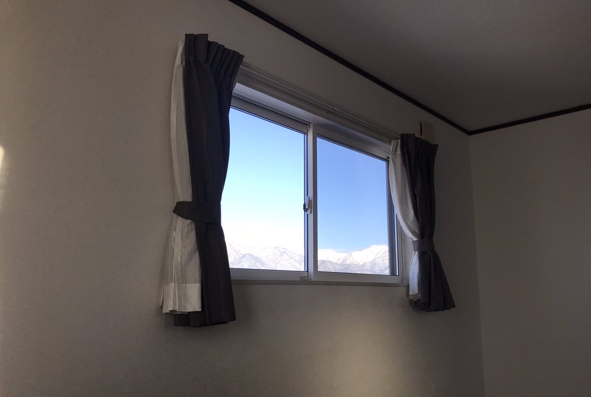 「おはよー」と、
ベッドから起き上がったときに見える北アルプスが
綺麗すぎる午前8時