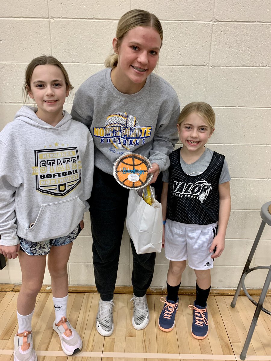 hcallihan's tweet photo. Love when @brooklynayres__ comes to town for 🏀Get well soon! #ginwvikings https://t.co/P6gCM26zLl