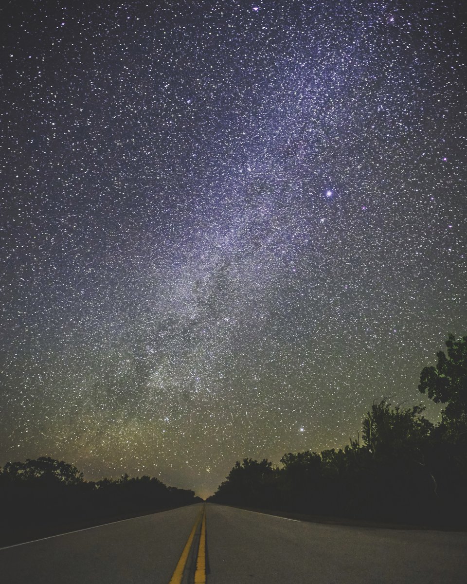 astrosebas_'s tweet photo. Road to nowhere

#MilkyWay #Astrophotography #NFTartist #photography https://t.co/w6V6exbWgW