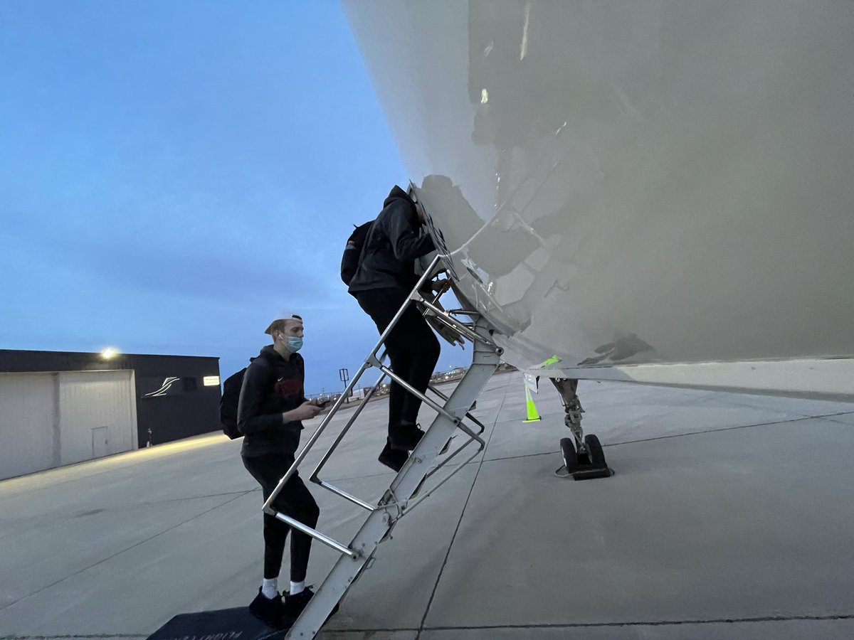 Loading up for the business trip to Springfield. 🛫🛬🏀