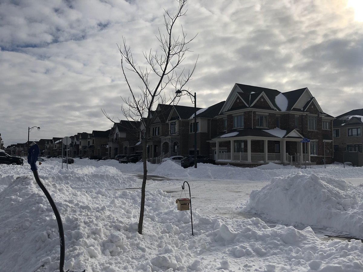 yeshaoverthinks's tweet photo. How much snow is enough snow? #ontariostorm #ONStorm #ontariotoday #Ontario #Canada #weathernetwork @CBCToronto #Toronto #snowday #SnowStorm2022 https://t.co/g8U1jhMQRI