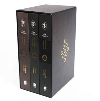 promodelivro's tweet photo. 💛 Cupom Submarino - Exclusivo no app 

📚 Box Senhor dos Anéis (capa dura) + Pôster 
💵R$80,92
🛒https://t.co/P1voPw9TBv

🎟️ Use o cupom 15NOAPP https://t.co/4U1AS6AsL9