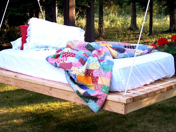 Would your #backyard benefit from a hanging daybed? #DIYprojects  cpix.me/a/137091945
