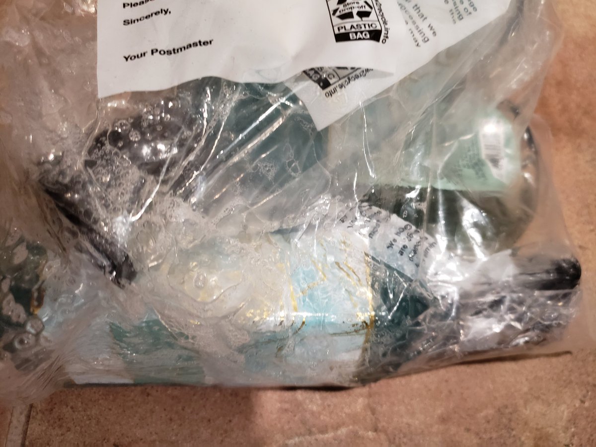 anwilli's tweet photo. How am I going to get my order straight @bathbodyworks and @USPS ? I get "sorry, not really our fault" packaging. https://t.co/rKNDrUpfmn