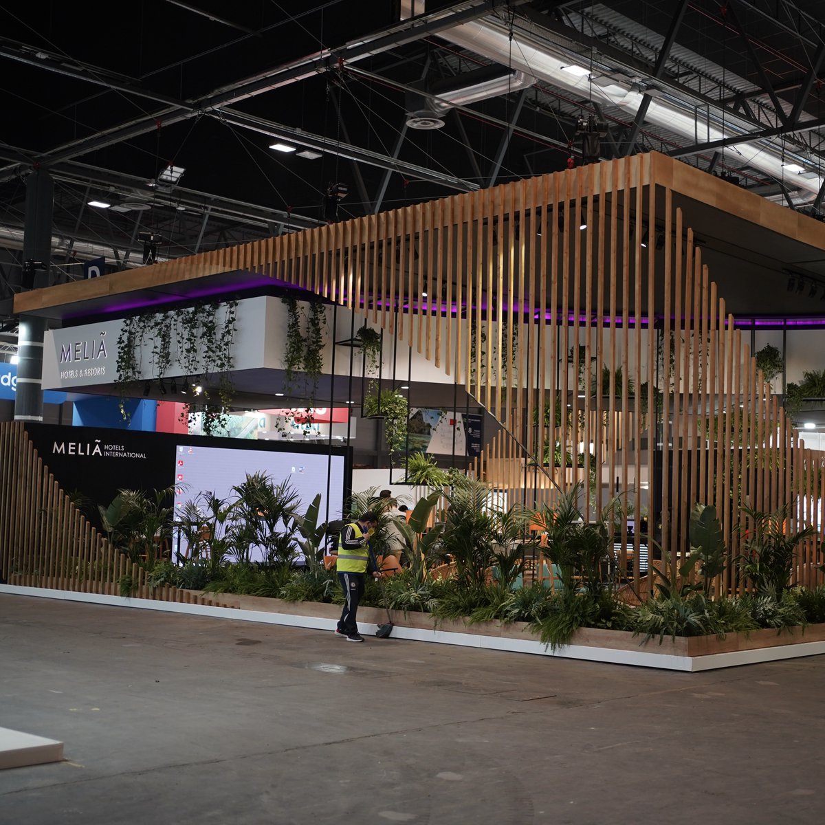 MeliaHotelsInt's tweet photo. ¡Volvemos a @FITUR_Madrid! Este año nuestro stand está dedicado a nuestras marcas @MeliaHtlResorts y @Paradisus, y se inspira en la naturaleza, reforzando nuestro compromiso medioambiental. https://t.co/OuJjB2O6Yg