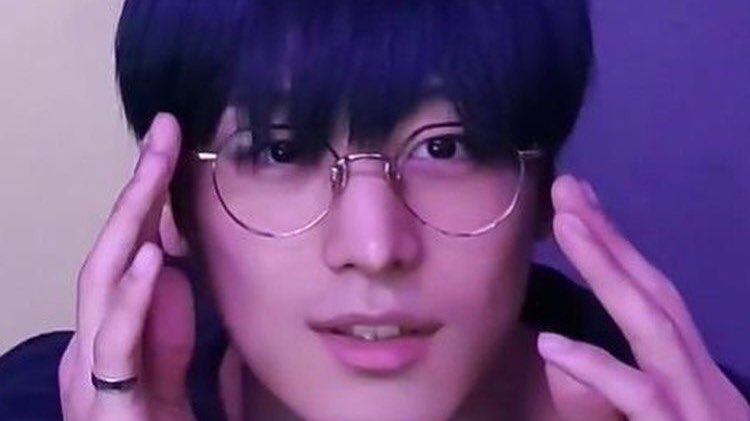 jjyuserotonin's tweet photo. juyeon in specs 🤓 https://t.co/79QVxnuJyM