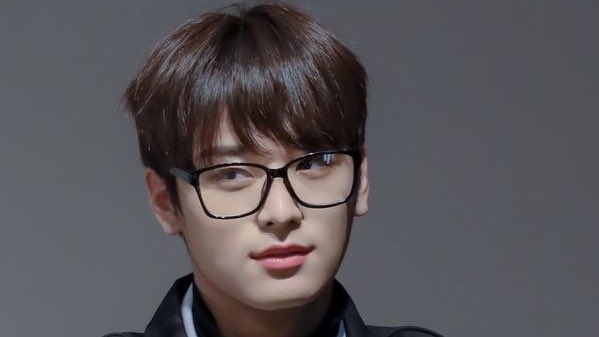jjyuserotonin's tweet photo. juyeon in specs 🤓 https://t.co/79QVxnuJyM