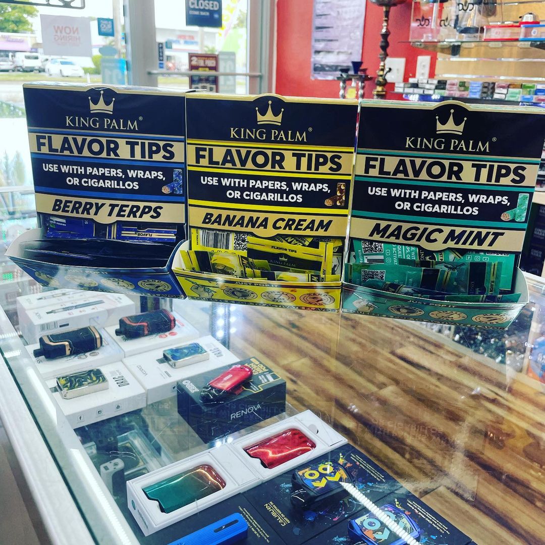 realkingpalm's tweet photo. Complement your wrap with a hit of flavor. Which filter tip is your favorite? 🫐 🍃 🍌
https://t.co/KoGs9QrDyt
📸: vapensmokeshopbirdrd
#KingPalm #FlavorTips https://t.co/vQD1VzLWFL