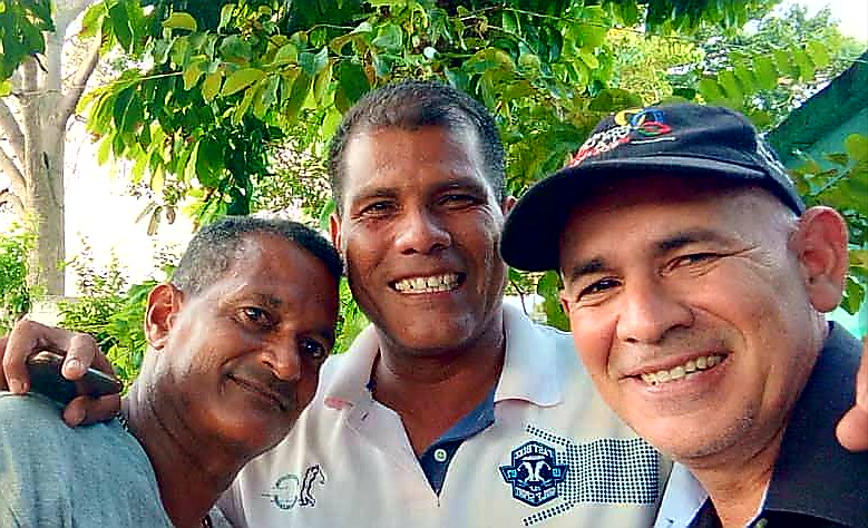 SoyNuevaPrensa's tweet photo. Movimiento Paz y Vida #Bolívar articula esfuerzos para #Acondicionar #Cancha Las Parcelas de El Roble - https://t.co/Qwak7HxCJi
#SoyNuevaPrensa #ArticulaEsfuerzos #ElRoble #LasParcelas #MovimientoPazYVidaBolívar #Deportes https://t.co/vUanbO2YaD
