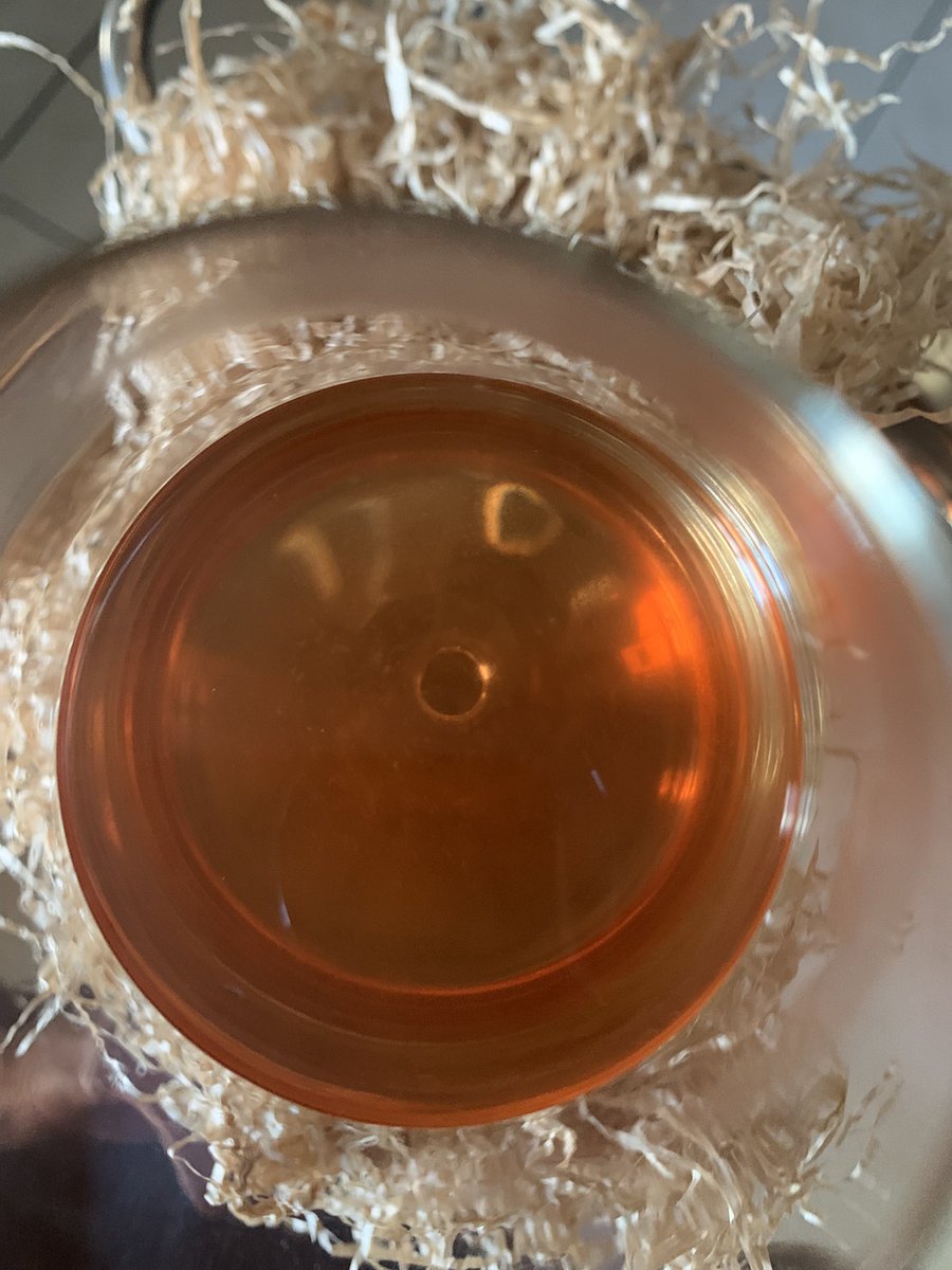 missaglia_sara's tweet photo. I Vin de Paille, ovvero vini di paglia, passiti dolci dello Jura: devono il loro nome ai letti di paglia utilizzati per lâappassimento. La cantina @monteliovini nellâOltrepĂČ prosegue la tradizione con il Noblerot.
#unforgettable #noblerot #vindepaille #wineoneway #WoW https://t.co/rLzzcVmCnT